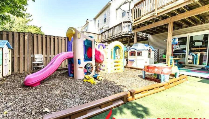 Little Explorers Bilingual Learning Childcare Llc - Germantown